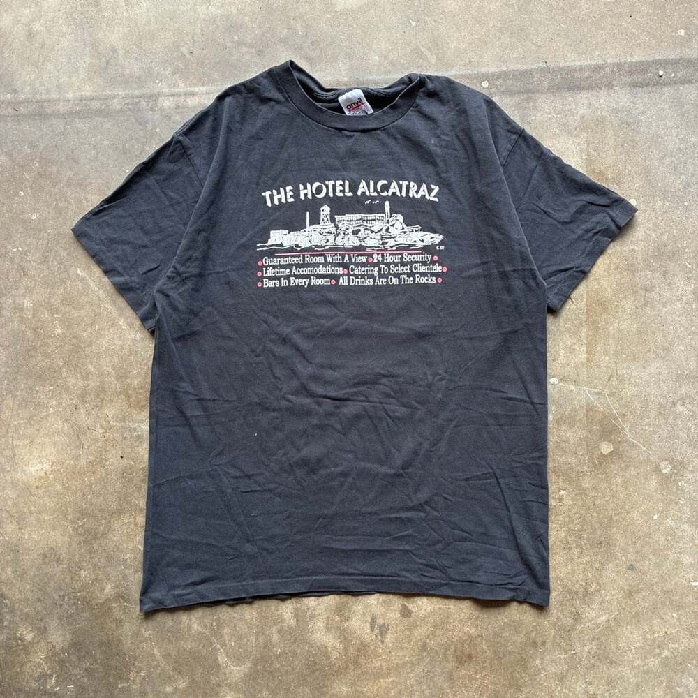 Vintage 1990’s Anvil The Hotel Alcatraz Black Graphic T-Shirt XL